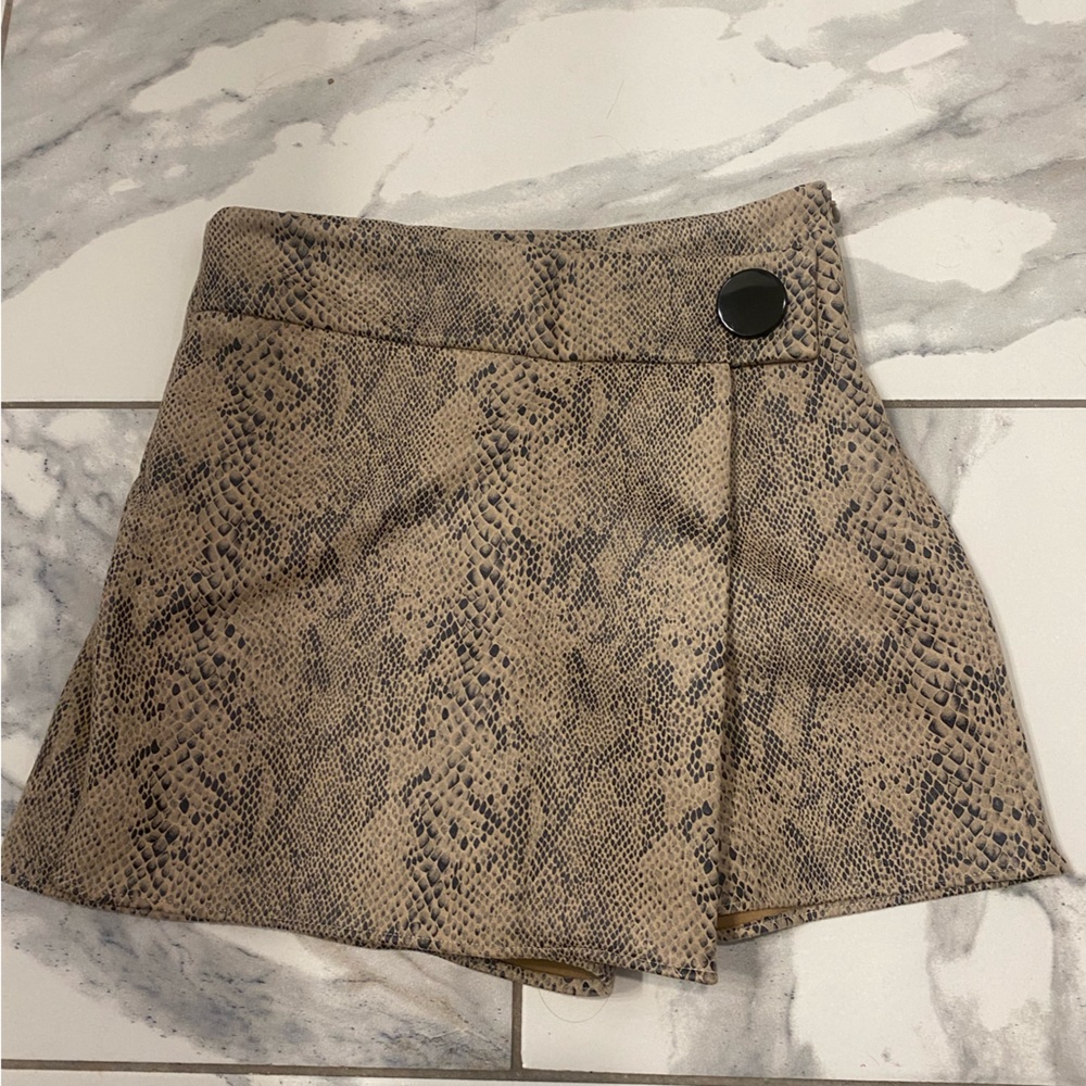 Snake skin velvety skort